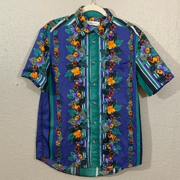 Urban Outfitters Tropical Print NWT Short Sleeve Button Up Short Sleeve Shirt - Picture 2 of 8